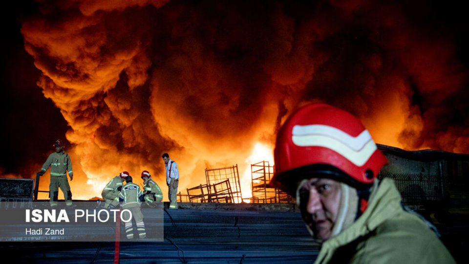 آتش‌سوزی انبار مواد نفتی و روغنی در خیابان شهید رجایی - تهران