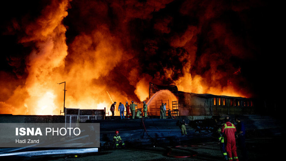 آتش‌سوزی انبار مواد نفتی و روغنی در خیابان شهید رجایی - تهران