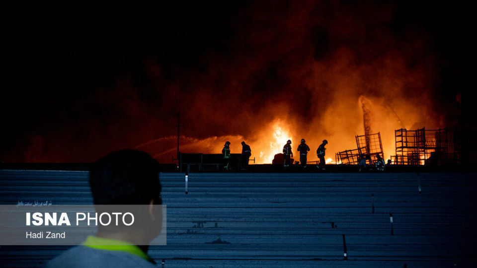 آتش‌سوزی انبار مواد نفتی و روغنی در خیابان شهید رجایی - تهران