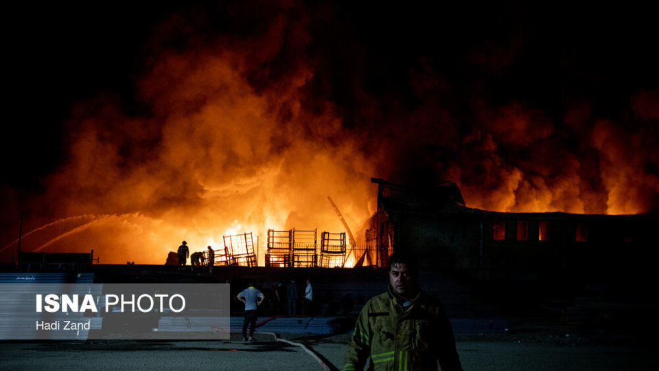 آتش‌سوزی انبار مواد نفتی و روغنی در خیابان شهید رجایی - تهران