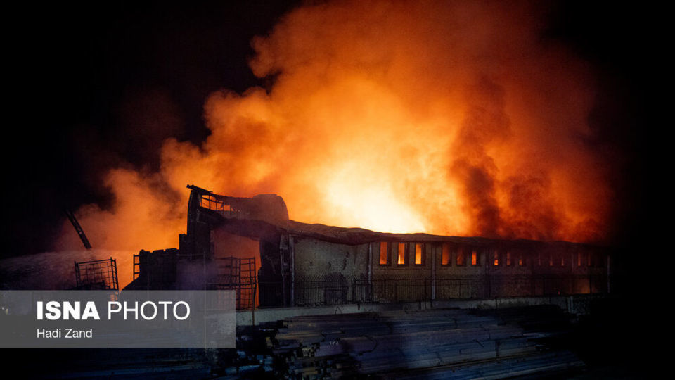 آتش‌سوزی انبار مواد نفتی و روغنی در خیابان شهید رجایی - تهران