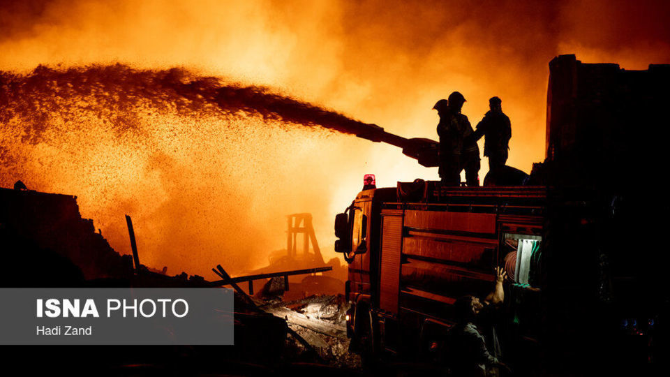 آتش‌سوزی انبار مواد نفتی و روغنی در خیابان شهید رجایی - تهران