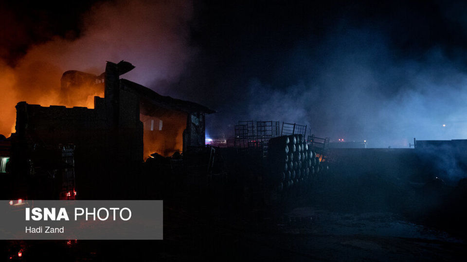 آتش‌سوزی انبار مواد نفتی و روغنی در خیابان شهید رجایی - تهران