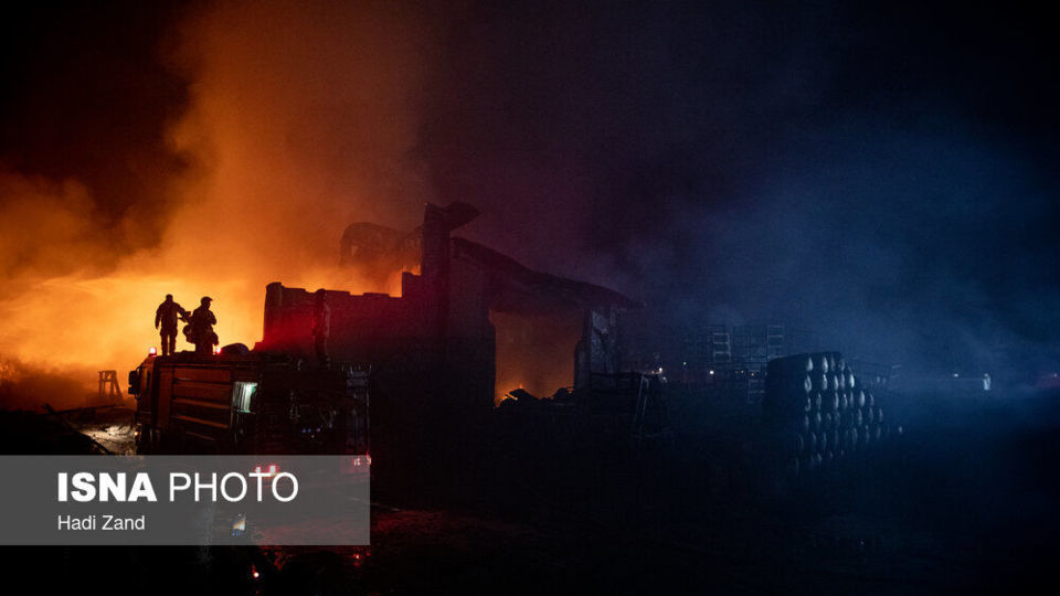 آتش‌سوزی انبار مواد نفتی و روغنی در خیابان شهید رجایی - تهران