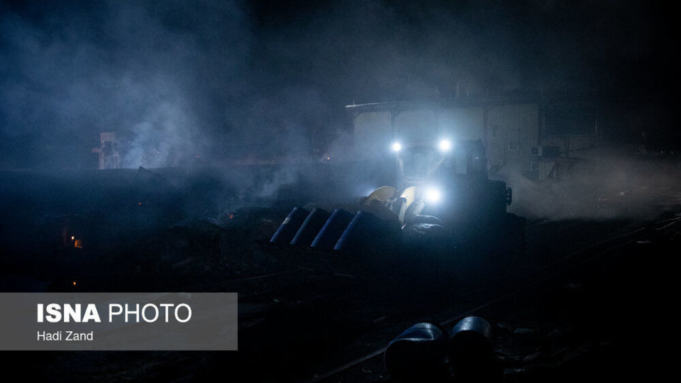 آتش‌سوزی انبار مواد نفتی و روغنی در خیابان شهید رجایی - تهران