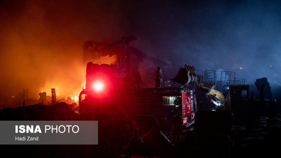 آتش‌سوزی انبار مواد نفتی و روغنی در خیابان شهید رجایی - تهران