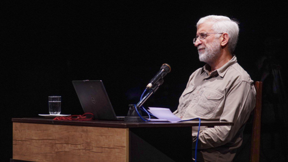 جلیلی: عدهای از ۲۰۰ سال گذشته راهحل مسائل را در آغوش غرب میبینند جلیلی: عدهای از ۲۰۰ سال گذشته راهحل مسائل را در آغوش غرب میبینند