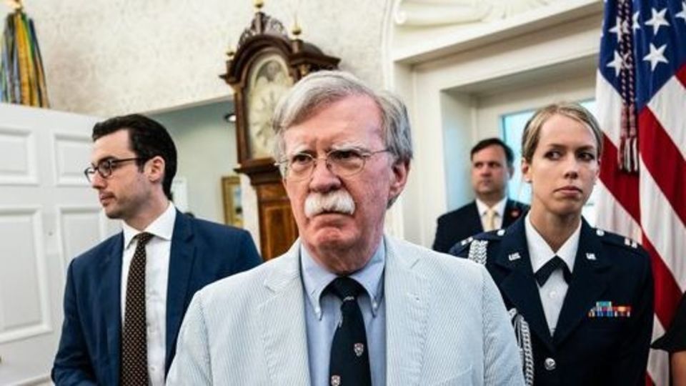 یورش افبیآی به خانه جان بولتون طی تحقیقات درباره اسناد محرمانه یورش افبیآی به خانه جان بولتون طی تحقیقات درباره اسناد محرمانه