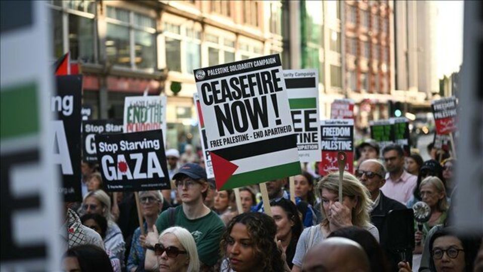 تجمع مردم لندن در مقابل سفارت تلآویو تجمع مردم لندن در مقابل سفارت تلآویو