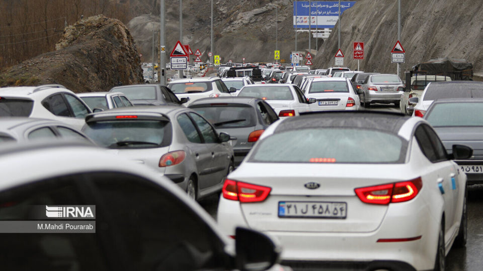 تردد در مسیر جنوب به شمال جاده چالوس و آزادراه شمال ممنوع شد تردد در مسیر جنوب به شمال جاده چالوس و آزادراه شمال ممنوع شد