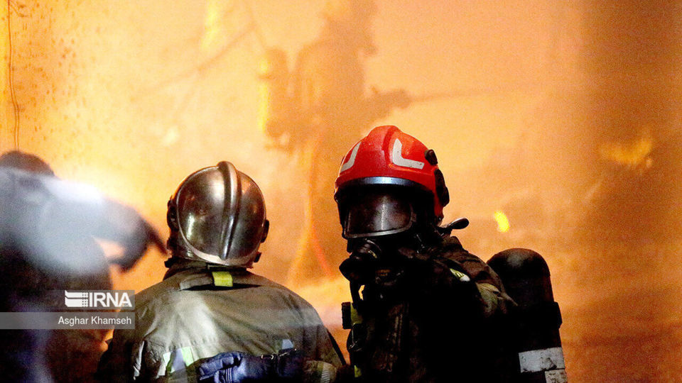 آتشسوزی سالن ورزشی در شهرکرد مهار شد آتشسوزی سالن ورزشی در شهرکرد مهار شد