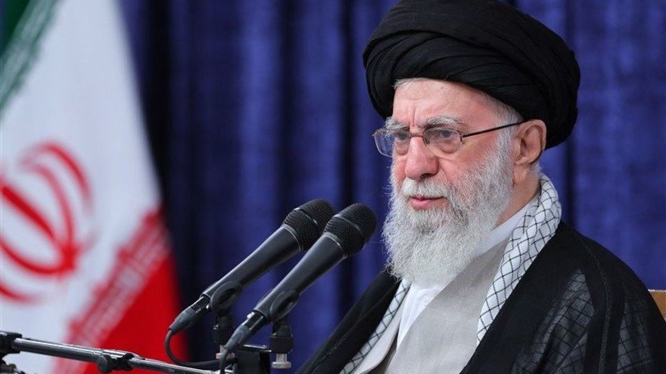 رهبر انقلاب: باید از خدمتگزاران کشور بویژه رئیس جمهور پرکار و پرتلاش حمایت شود رهبر انقلاب: باید از خدمتگزاران کشور بویژه رئیس جمهور پرکار و پرتلاش حمایت شود