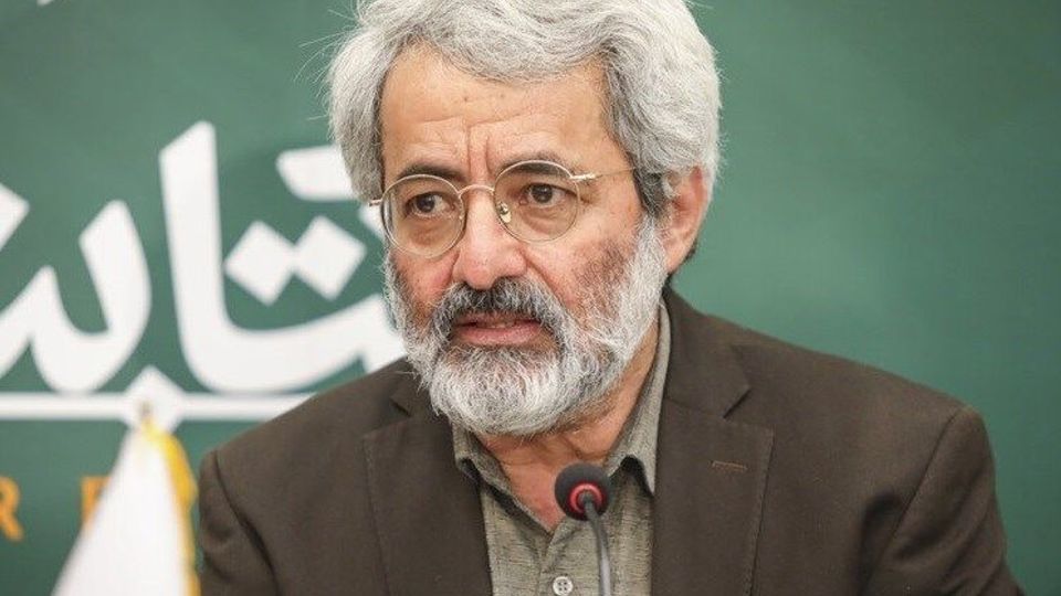 سلیمینمین: نسخهنویسان «تسلیم» و تندروها هر دو به دشمن امید میدهند سلیمینمین: نسخهنویسان «تسلیم» و تندروها هر دو به دشمن امید میدهند