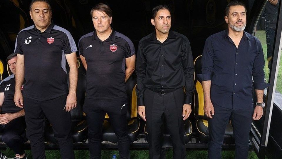 دیدار تیم‌های فوتبال سپاهان و پرسپولیس