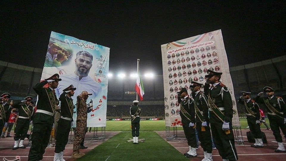 دیدار تیم‌های فوتبال سپاهان و پرسپولیس