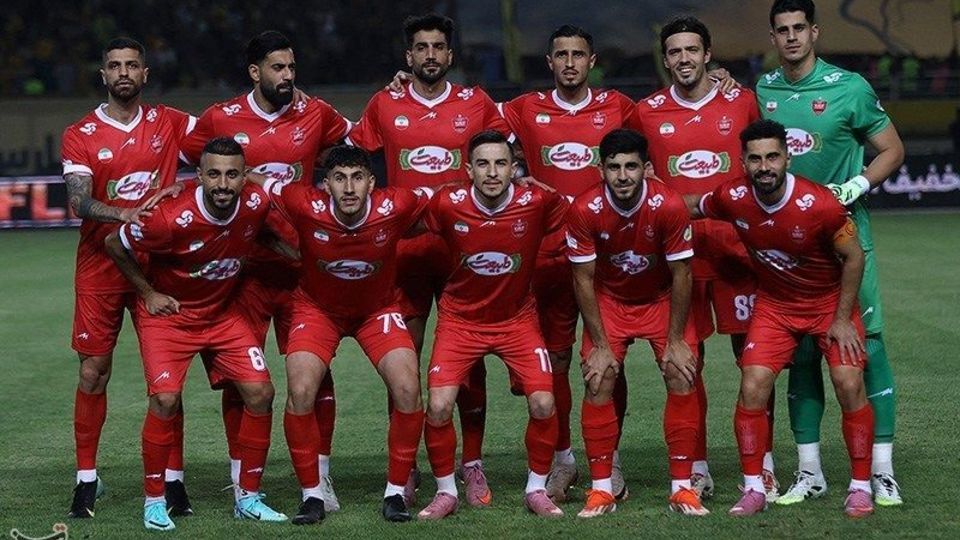 دیدار تیم‌های فوتبال سپاهان و پرسپولیس