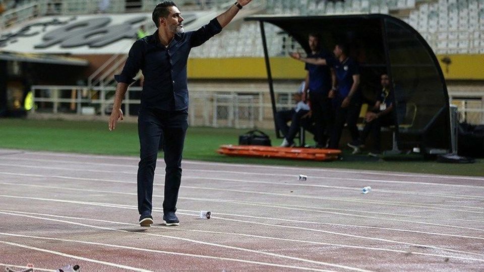 دیدار تیم‌های فوتبال سپاهان و پرسپولیس