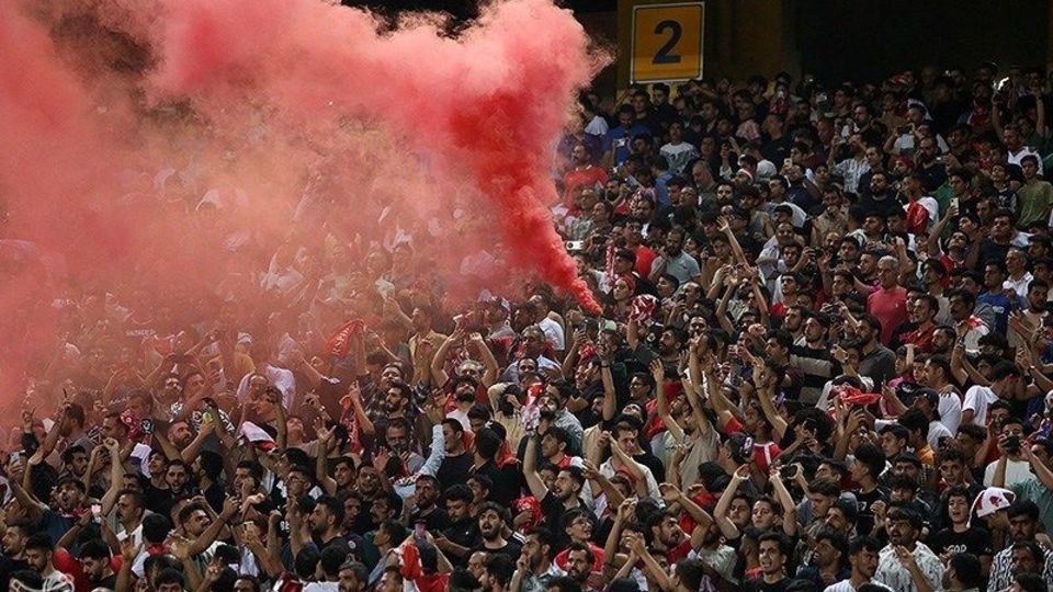 دیدار تیم‌های فوتبال سپاهان و پرسپولیس
