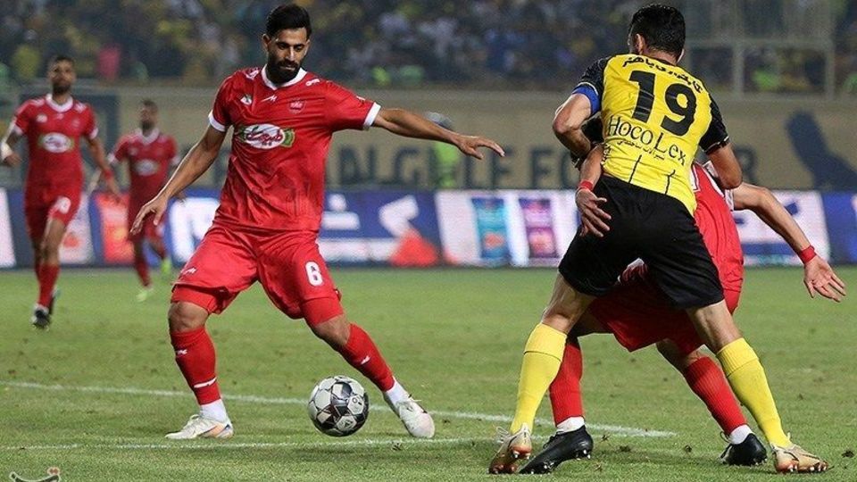 دیدار تیم‌های فوتبال سپاهان و پرسپولیس