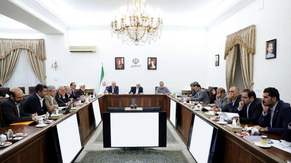 عارف: بازسازی منازل آسیبدیده در جنگ باید سرعت بیشتری بگیرد عارف: بازسازی منازل آسیبدیده در جنگ باید سرعت بیشتری بگیرد