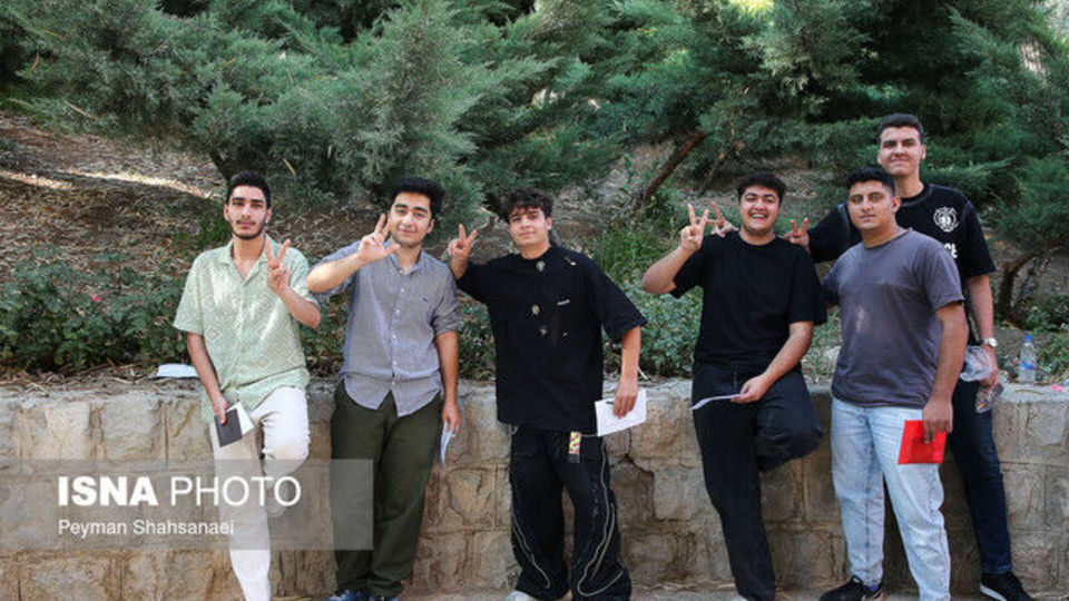 پسران در صدر نفرات برتر دو گروه آزمایشی تجربی و ریاضی پسران در صدر نفرات برتر دو گروه آزمایشی تجربی و ریاضی