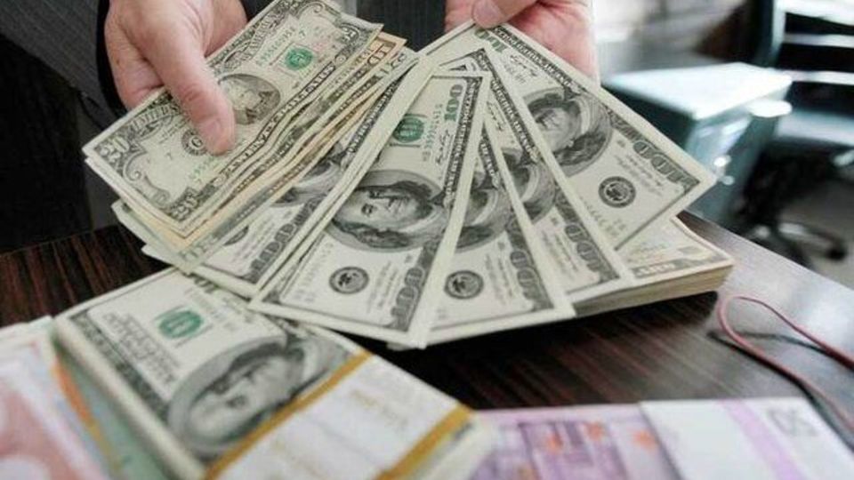 چرا قیمت دلار بالا رفت؟ چرا قیمت دلار بالا رفت؟