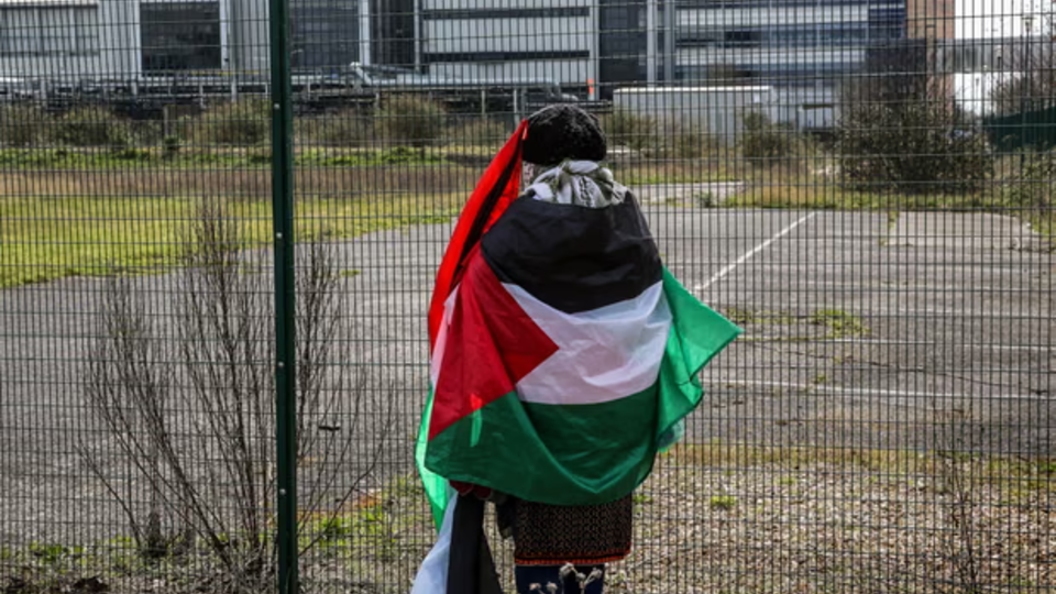 تعطیلی یک شرکت اسلحه سازی اسرائیلی در بریتانیا تعطیلی یک شرکت اسلحه سازی اسرائیلی در بریتانیا