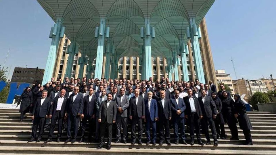 آیین بزرگداشت آغاز ۷۴مین سال فعالیت بانک صادرات ایران برگزار شد/ محسن سیفی: بانک صادرات ایران در مسیر دستیابی به جایگاه شایسته در نظام بانکی ثابت قدم است آیین بزرگداشت آغاز ۷۴مین سال فعالیت بانک صادرات ایران برگزار شد/ محسن سیفی: بانک صادرات ایران در مسیر دستیابی به جایگاه شایسته در نظام بانکی ثابت قدم است