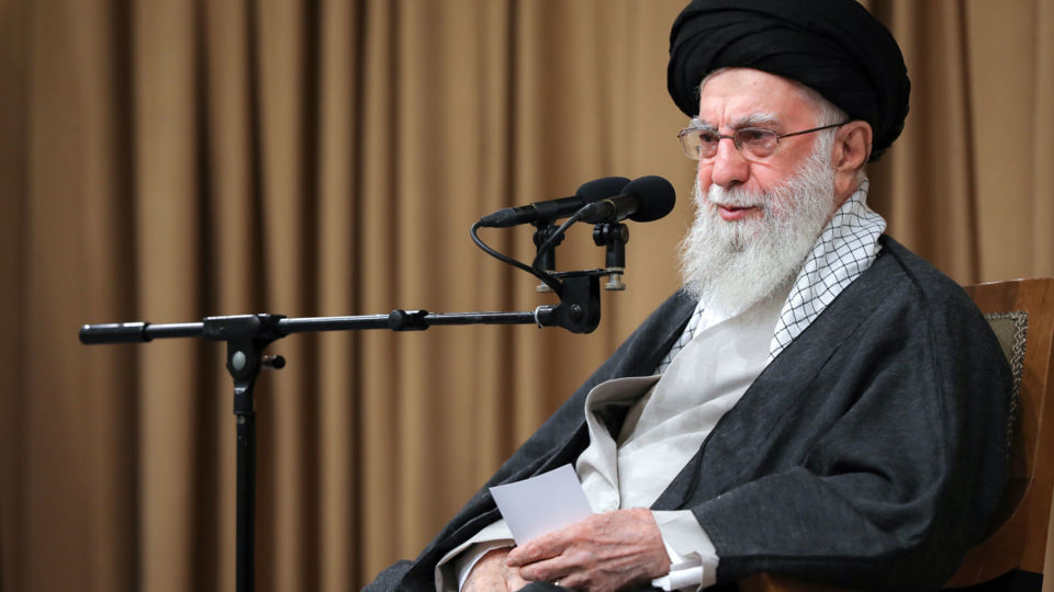 رهبر انقلاب در دیدار با اعضای دولت: معیشت مردم مهمترین مسئله است /به گاز زمستان و واردات آن توجه کنید/جلوی اسراف دولتی را بگیرید رهبر انقلاب در دیدار با اعضای دولت: معیشت مردم مهمترین مسئله است /به گاز زمستان و واردات آن توجه کنید/جلوی اسراف دولتی را بگیرید