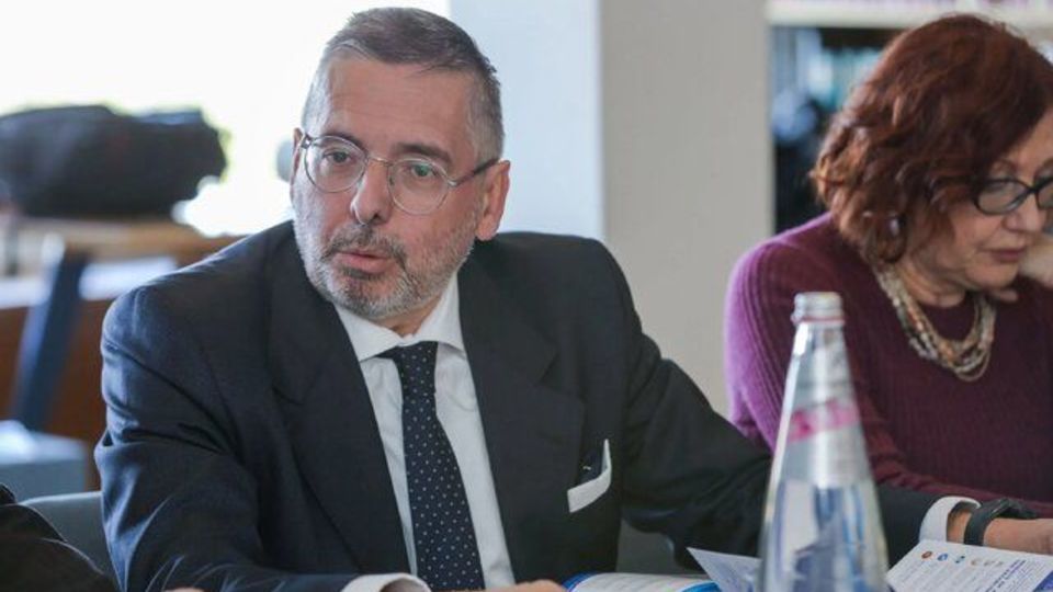 دیپلمات سابق اروپایی: سیاست تروئیکا علیه ایران ناامیدکننده و خطرناک است دیپلمات سابق اروپایی: سیاست تروئیکا علیه ایران ناامیدکننده و خطرناک است