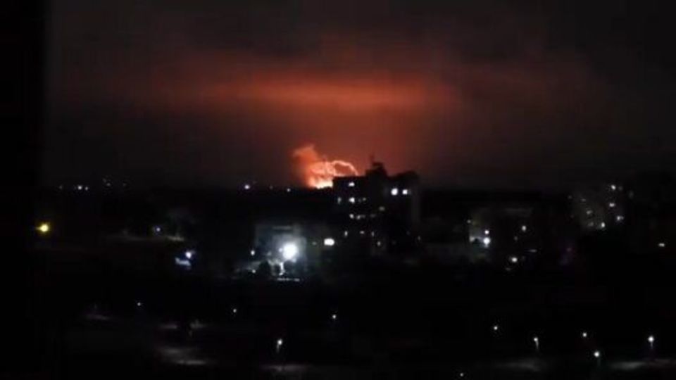 حملات جنگندههای صهیونیستی به حمص و لاذقیه در سوریه حملات جنگندههای صهیونیستی به حمص و لاذقیه در سوریه