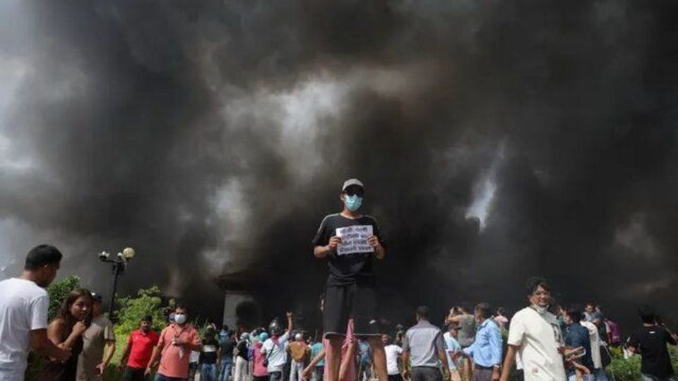 ناآرامی در نپال؛ نخستوزیر و کابینه مجبور به استعفا شدند ناآرامی در نپال؛ نخستوزیر و کابینه مجبور به استعفا شدند