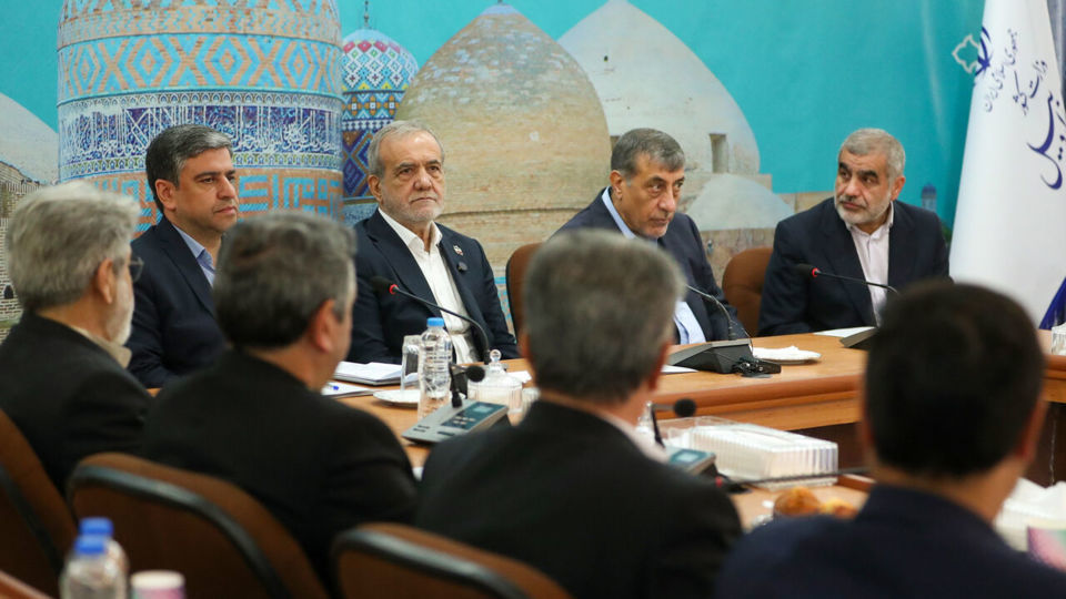 رئیسجمهور: اقتصاد و توسعه کشور نباید متکی به نفت باشد رئیسجمهور: اقتصاد و توسعه کشور نباید متکی به نفت باشد