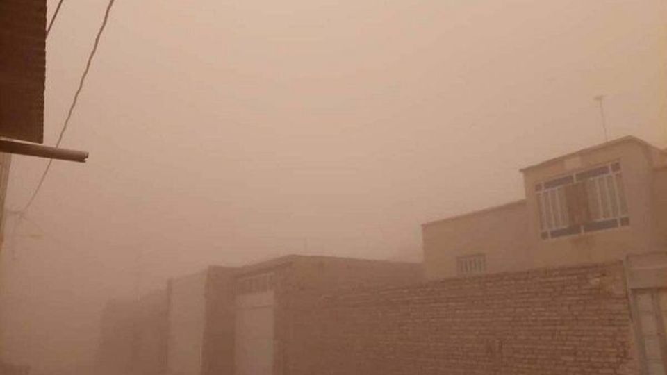 طوفان شدید و گردوغبار تمامی ادارات هیرمند را تعطیل کرد طوفان شدید و گردوغبار تمامی ادارات هیرمند را تعطیل کرد