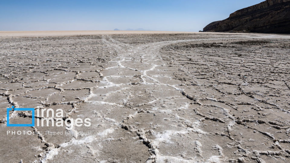 بی آبیِ دریاچه ارومیه بی آبیِ دریاچه ارومیه
