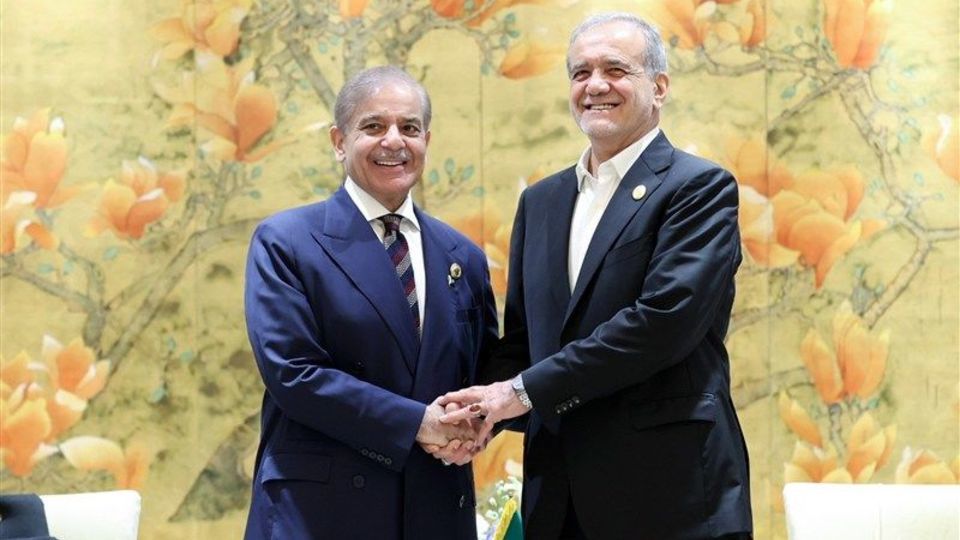 تأکید پزشکیان بر لزوم ارتقای روابط ایران و پاکستان تأکید پزشکیان بر لزوم ارتقای روابط ایران و پاکستان