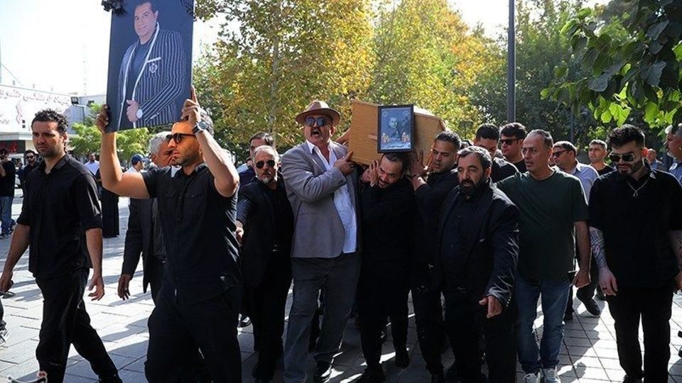 تشییع پیکر امید جهان