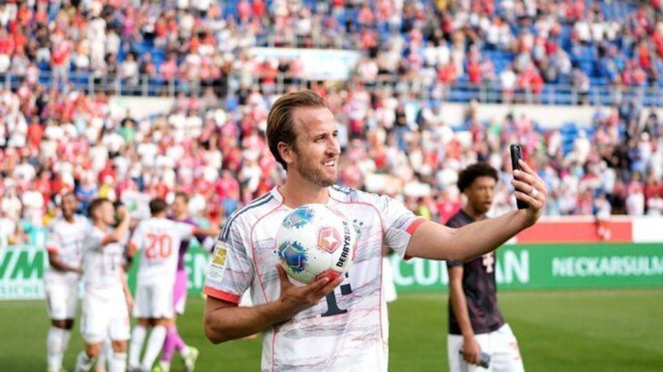 هری کین روی دست هالند و رونالدو بلند شد هری کین روی دست هالند و رونالدو بلند شد