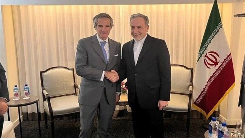 دیدار عراقچی با گروسی در حاشیه مجمع عمومی سازمان ملل دیدار عراقچی با گروسی در حاشیه مجمع عمومی سازمان ملل