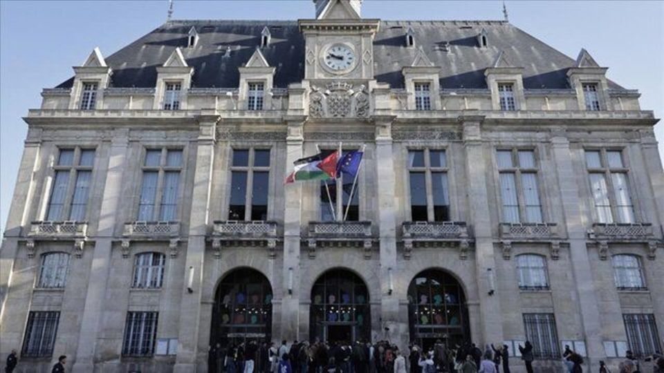 ۵۲ شهرداری در فرانسه پرچم فلسطین را برافراشتند ۵۲ شهرداری در فرانسه پرچم فلسطین را برافراشتند