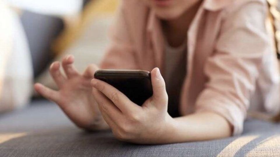 استفاده از موبایل در ژاپن محدود شد استفاده از موبایل در ژاپن محدود شد