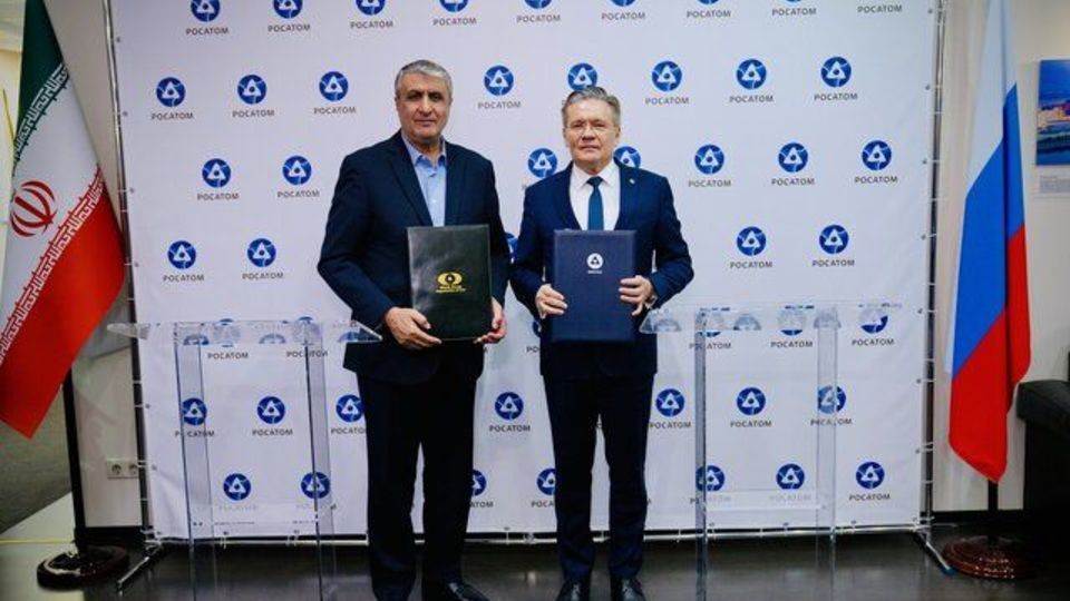 امضای یادداشت تفاهم همکاری بین سازمان انرژی اتمی ایران و «روساتم» امضای یادداشت تفاهم همکاری بین سازمان انرژی اتمی ایران و «روساتم»