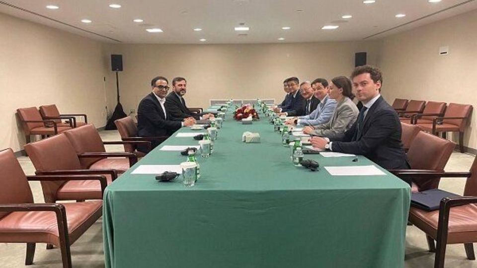 رایزنی غریب آبادی با سفرای چین و روسیه درباره قطعنامه ۲۲۳۱ رایزنی غریب آبادی با سفرای چین و روسیه درباره قطعنامه ۲۲۳۱