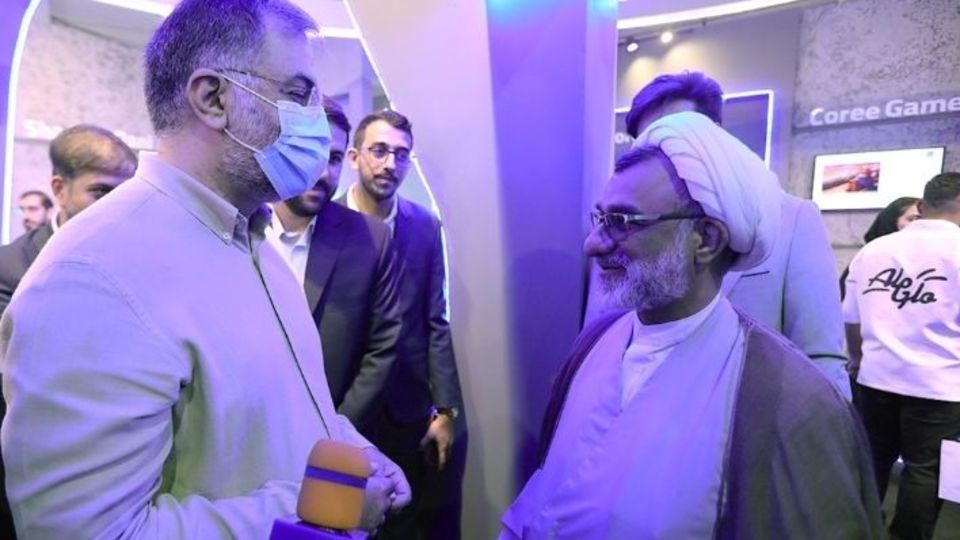 بازدید دبیر شورای عالی انقلاب فرهنگی از نوآوریهای همراه اول در الکامپ ۱۴۰۴ بازدید دبیر شورای عالی انقلاب فرهنگی از نوآوریهای همراه اول در الکامپ ۱۴۰۴