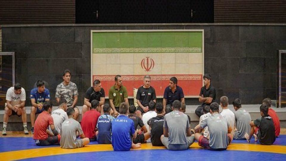 دبیر در دیدار با آزادکاران جوان: هدف نهایی مدال طلای المپیک است دبیر در دیدار با آزادکاران جوان: هدف نهایی مدال طلای المپیک است