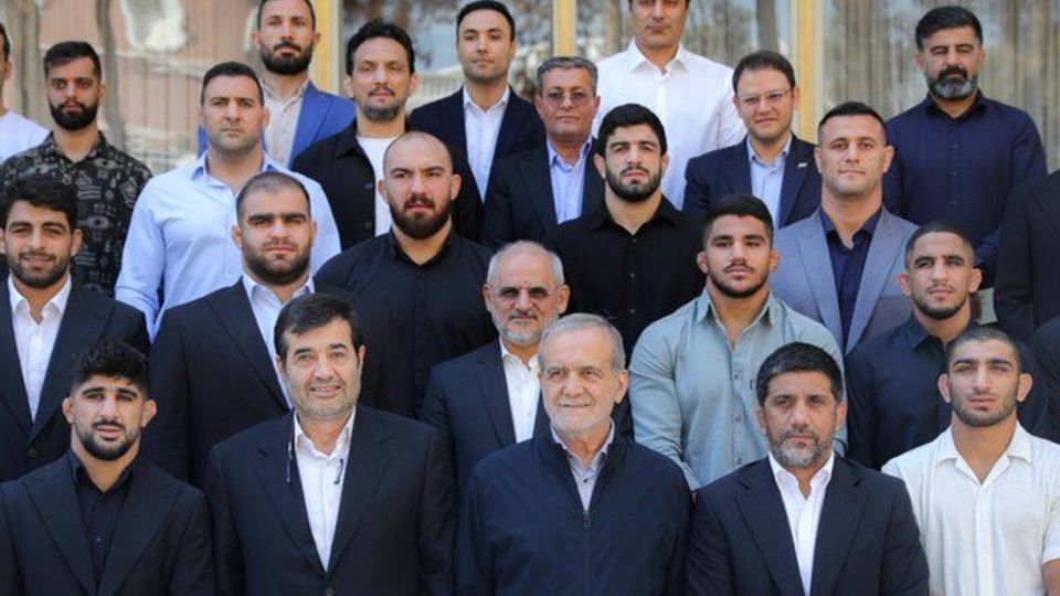 پزشکیان: با روحیه ملی پیش برویم مانعی سد راه پیشرفت ایران نیست پزشکیان: با روحیه ملی پیش برویم مانعی سد راه پیشرفت ایران نیست