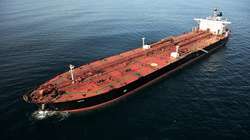 نیروهای فرانسوی یک نفتکش مرتبط با روسیه را متوقف کردند نیروهای فرانسوی یک نفتکش مرتبط با روسیه را متوقف کردند