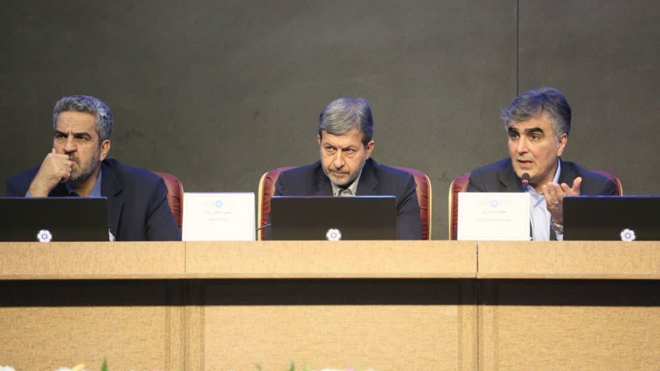 فرزین: نرخ کنونی دلار، نرخ ارز نیست، «نرخ ترس» است فرزین: نرخ کنونی دلار، نرخ ارز نیست، «نرخ ترس» است