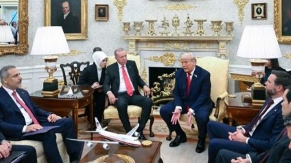 تحلیل احمد داووداغلو از دیدار اردوغان و ترامپ: لحن ترامپ یادآور لحن موسولینی و هیتلر است تحلیل احمد داووداغلو از دیدار اردوغان و ترامپ: لحن ترامپ یادآور لحن موسولینی و هیتلر است