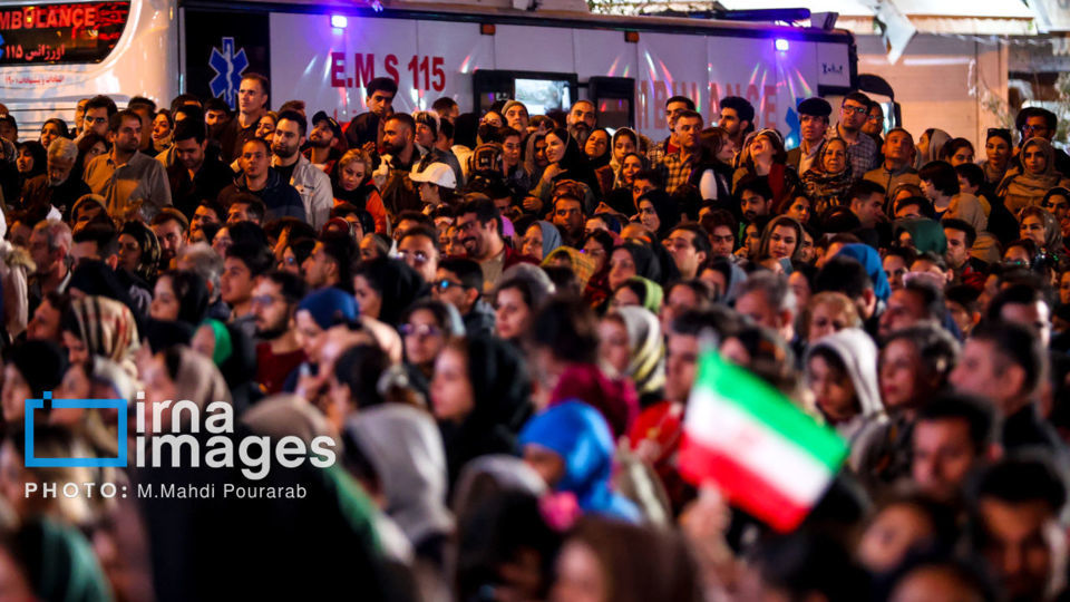 رونمایی از مجسمه «زانو زنندگان برابر ایران»